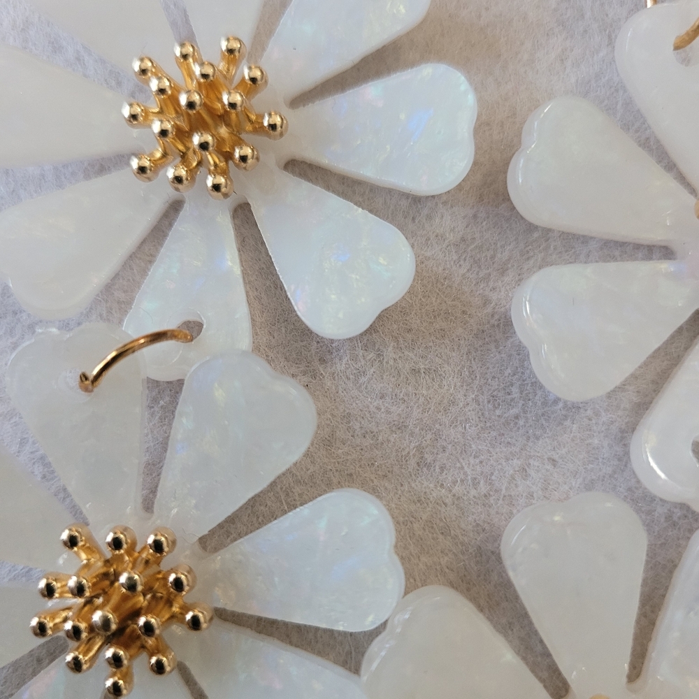 statement Daisy Jewelry Set Gold White - Picture 4 of 6